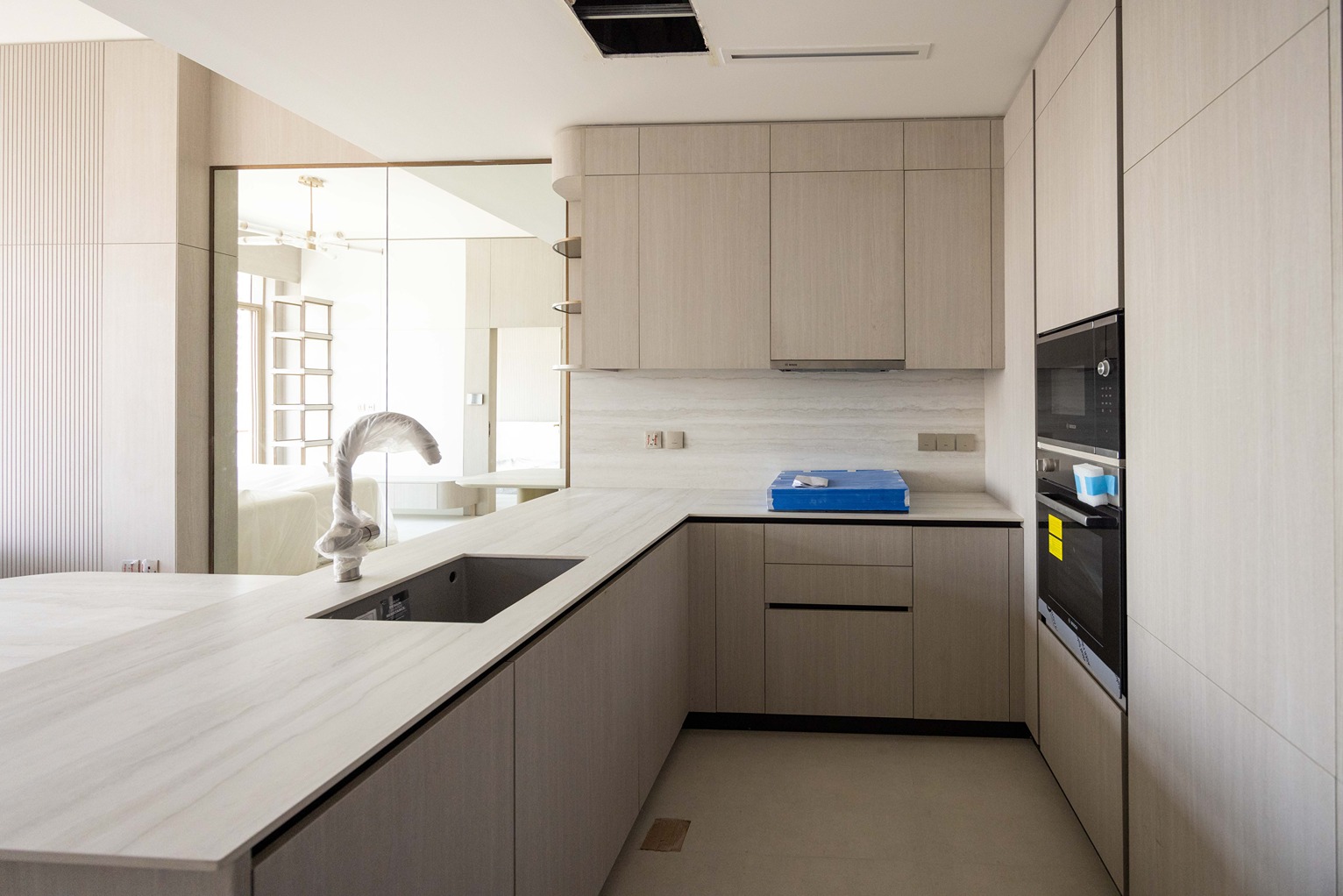 https://imtiaz.ae/uploads/history/168/148A0721.jpg	Pearl House By Imtiaz Modern kitchen with light wood cabinetry, white countertops, sink, and built-in appliances; bright and minimalist design.